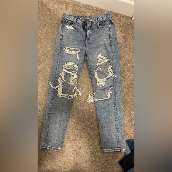 American Eagle Outfitters Denim - AE mom jean